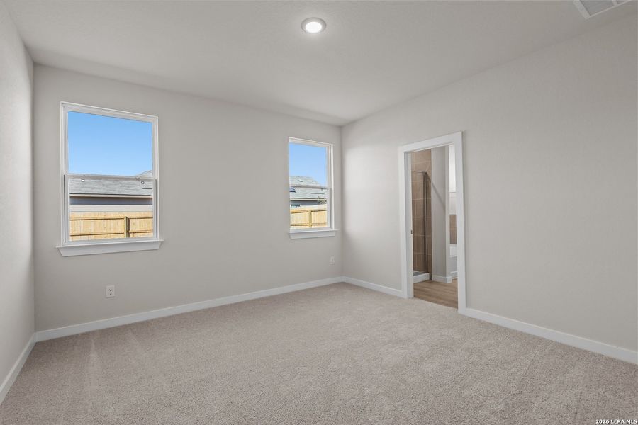 Spacious, unfurnished interior of a new home in Hiddenbrooke, Seguin (Image 17).
