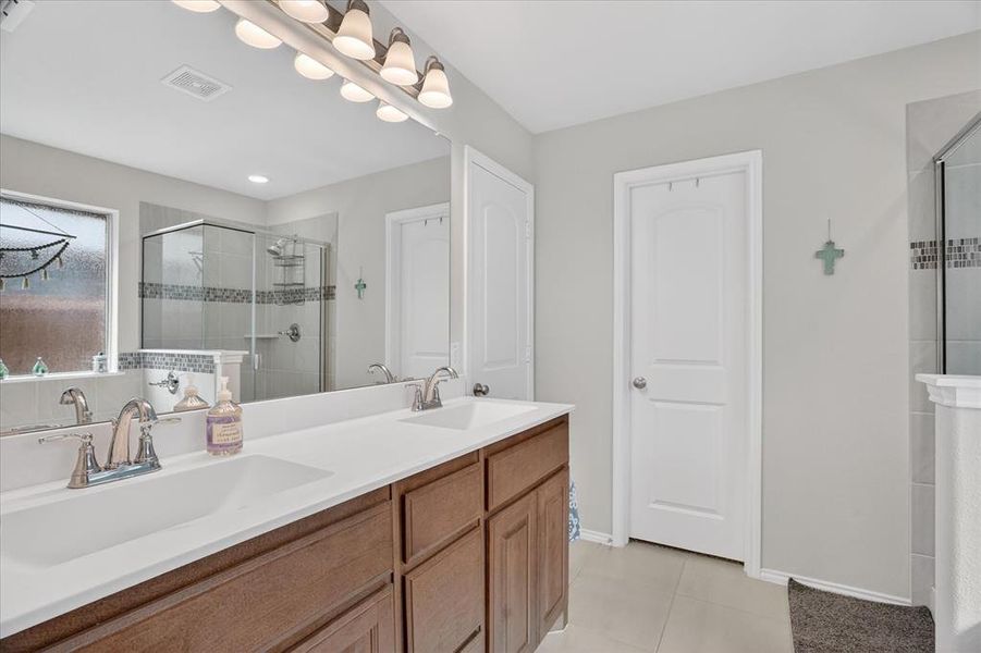 Furnished interior view inside a new home in Silo Mills, Joshua (Image 35).