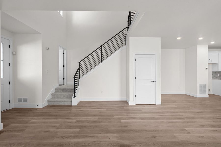 Spacious, unfurnished interior of a new home in Trumark Homes at Sterling Ranch, Littleton (Image 18).