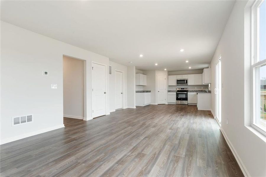 Spacious, unfurnished interior of a new home in Liberty Pointe, Villa Rica (Image 13). Spacious, unfurnished interior of a new home in Liberty Pointe, Villa Rica (Image 13).