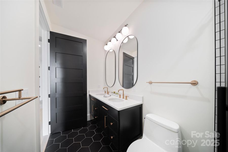 Dual vanities with Quartz counter-top Dual vanities with Quartz counter-top