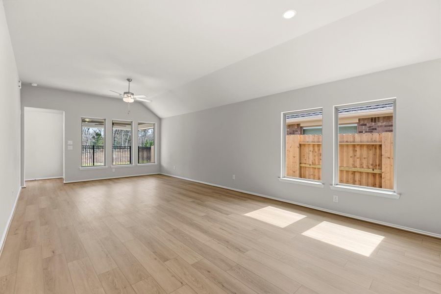 Spacious, unfurnished interior of a new home in Grand Central Park, Conroe (Image 15).