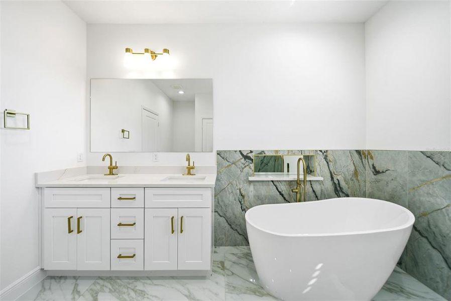 Furnished interior view inside a new home in , Altamonte Springs (Image 13).