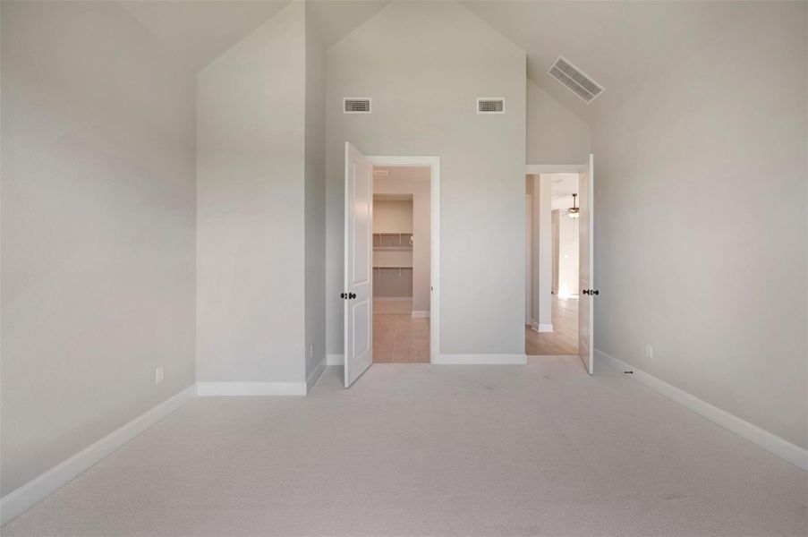 Spacious, unfurnished interior of a new home in Sienna - Grove Collection, Missouri City (Image 21).