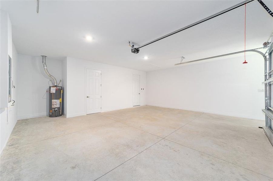 Spacious, unfurnished interior of a new home in , Ocala (Image 44).