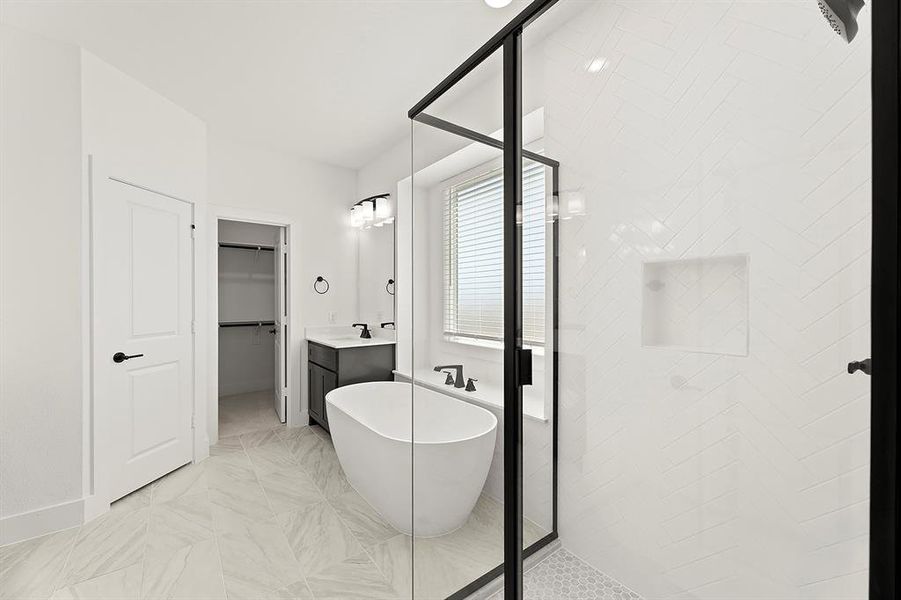 18. 1322 Comal - Bath 18. 1322 Comal - Bath