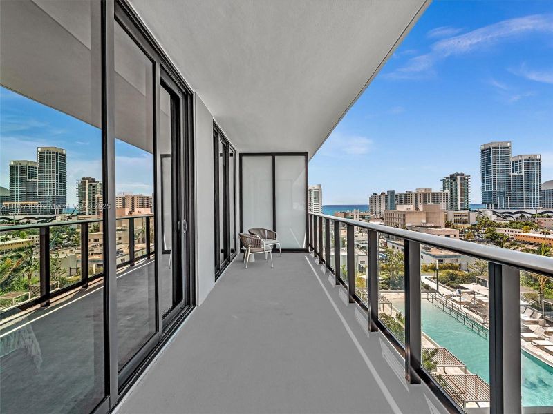 Spacious, unfurnished interior of a new home in , Miami Beach (Image 20).