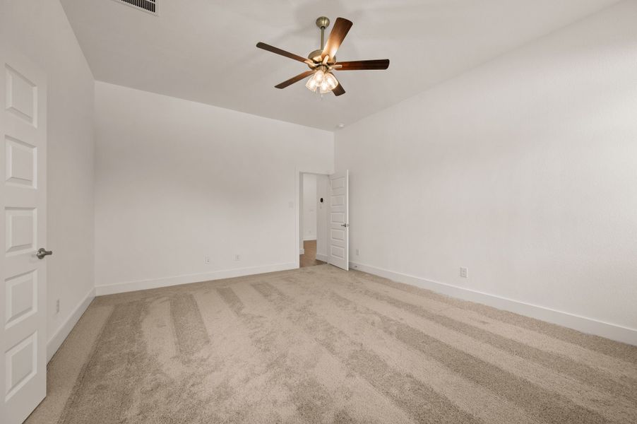 Spacious, unfurnished interior of a new home in Saddleback Estates, Boyd (Image 25).