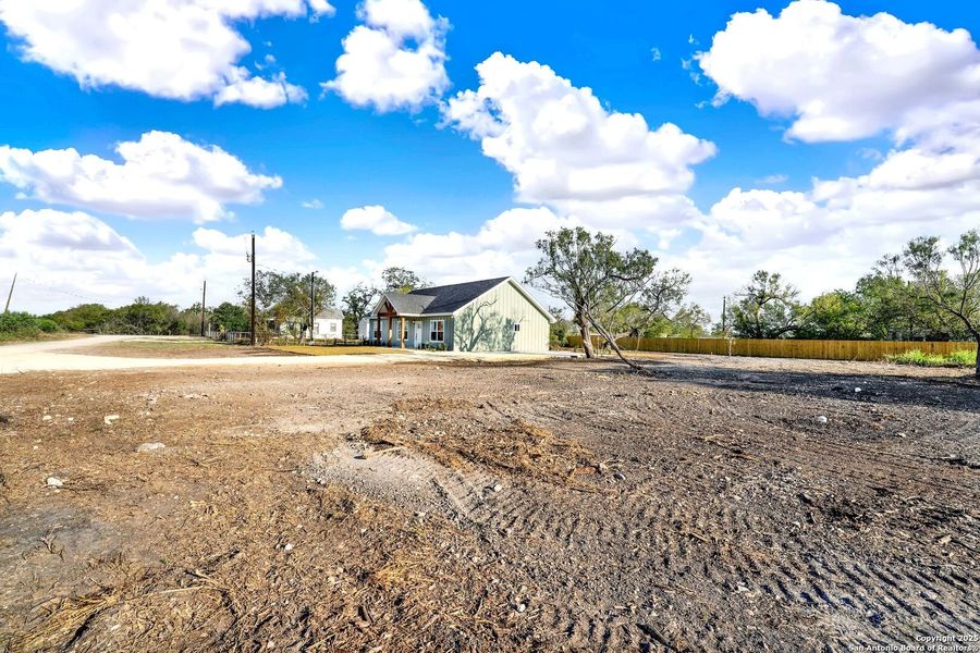Site preparation for new homesites in , Hondo (Image 34).