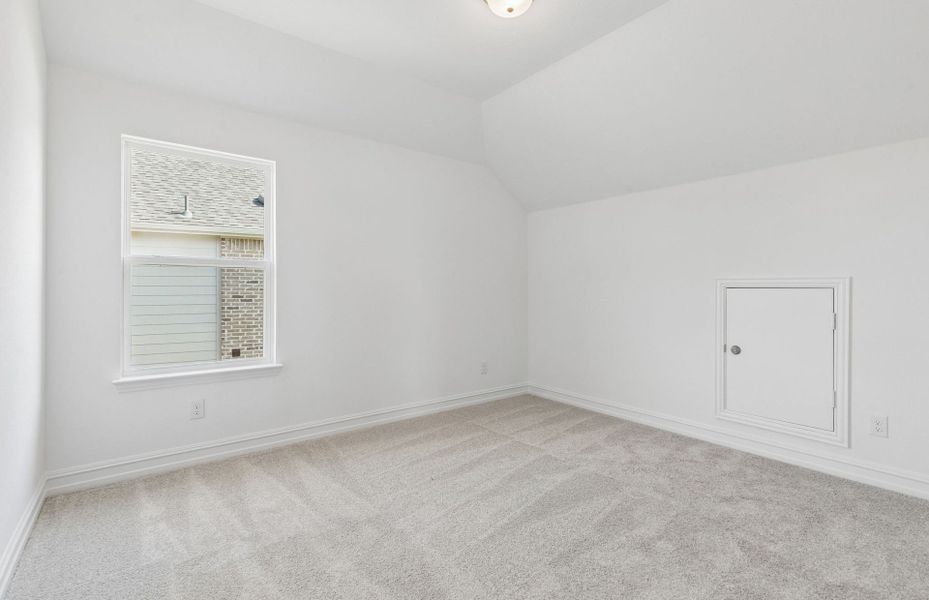 Spacious, unfurnished interior of a new home in Creekview Meadows, Pilot Point (Image 12).