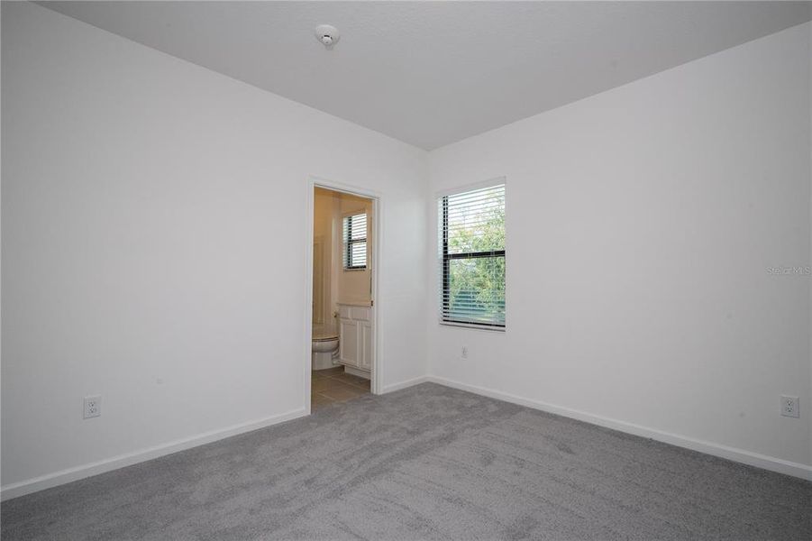 Spacious, unfurnished interior of a new home in , Orlando (Image 80).