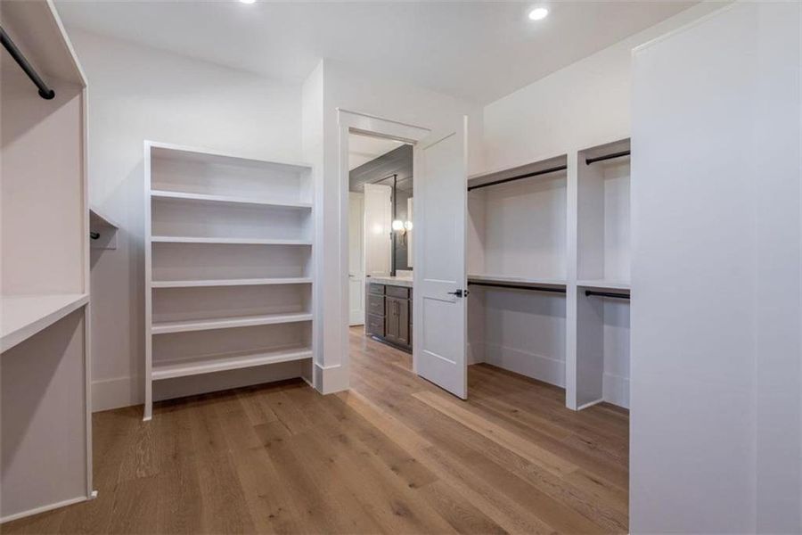 Spacious, unfurnished interior of a new home in , Greensboro (Image 39).