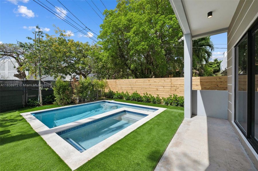 Exterior details and patio area of a home in , Miami (Image 27).