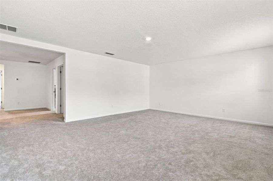 Spacious, unfurnished interior of a new home in Dunns Crossing, Jacksonville (Image 24). Spacious, unfurnished interior of a new home in Dunns Crossing, Jacksonville (Image 24).