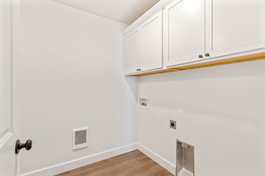 Spacious, unfurnished interior of a new home in Feather Ridge, Redmond (Image 15). Spacious, unfurnished interior of a new home in Feather Ridge, Redmond (Image 15).