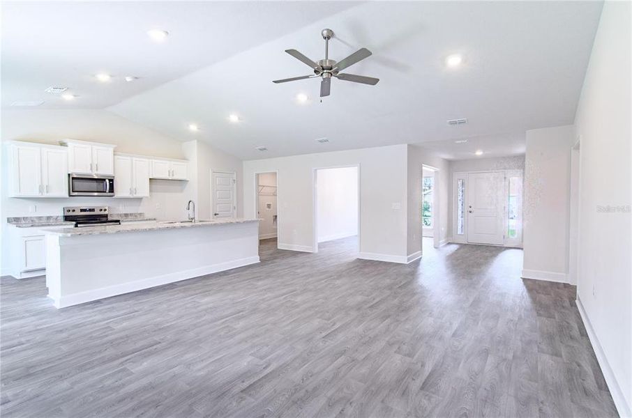 Spacious, unfurnished interior of a new home in , Palm Coast (Image 12).