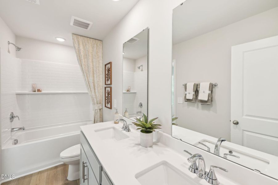 27-web-or-mls-Raleigh - Oakwood - 1066 W