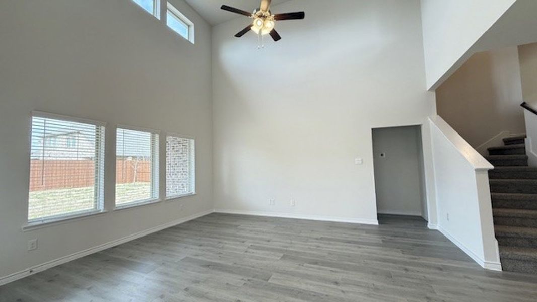 Spacious, unfurnished interior of a new home in Silverado, Aubrey (Image 5).