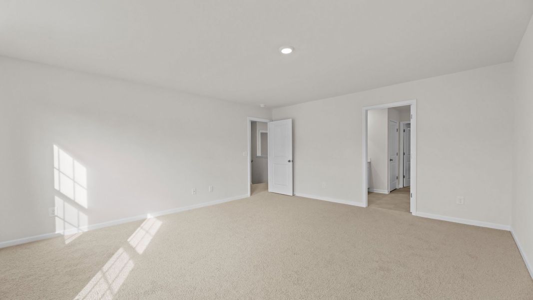 Spacious, unfurnished interior of a new home in West New Bern, New Bern (Image 20).