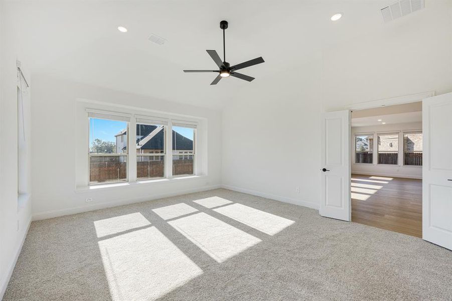 Spacious, unfurnished interior of a new home in Triple Diamond Ranch, Mansfield (Image 33).