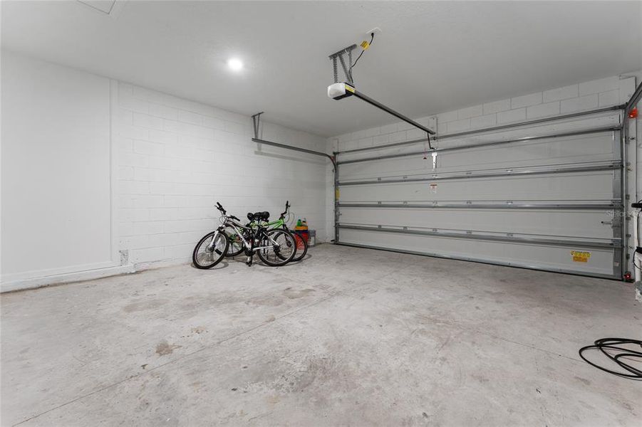 Spacious, unfurnished interior of a new home in Lawson Dunes, Haines City (Image 18).