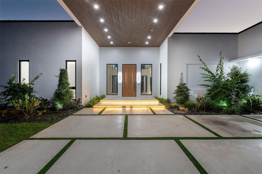 Exterior details and patio area of a home in , Parkland (Image 37).