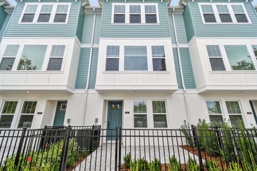 Exterior details and patio area of a home in Towns at Union, St. Petersburg (Image 1).