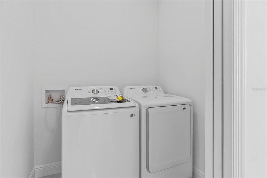 Furnished interior view inside a new home in , Dunnellon (Image 10).