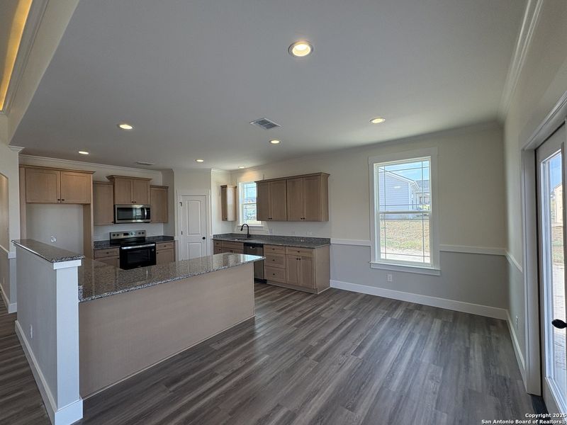 Furnished interior view inside a new home in Las Palomas Country Club Estates, La Vernia (Image 7).