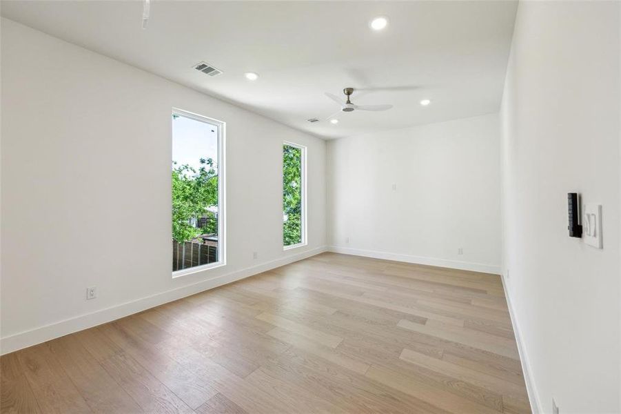 Spacious, unfurnished interior of a new home in , Dallas (Image 23).