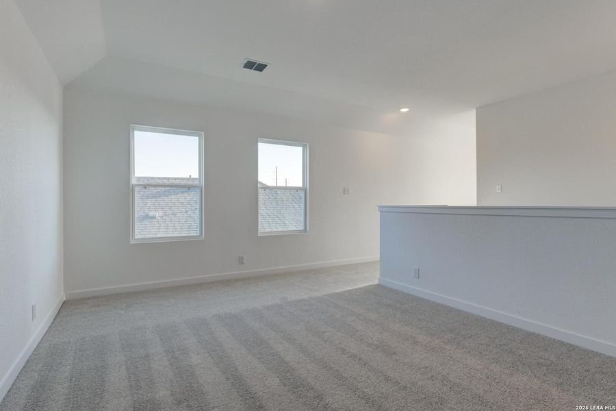 Spacious, unfurnished interior of a new home in Arcadia Ridge, San Antonio (Image 15).