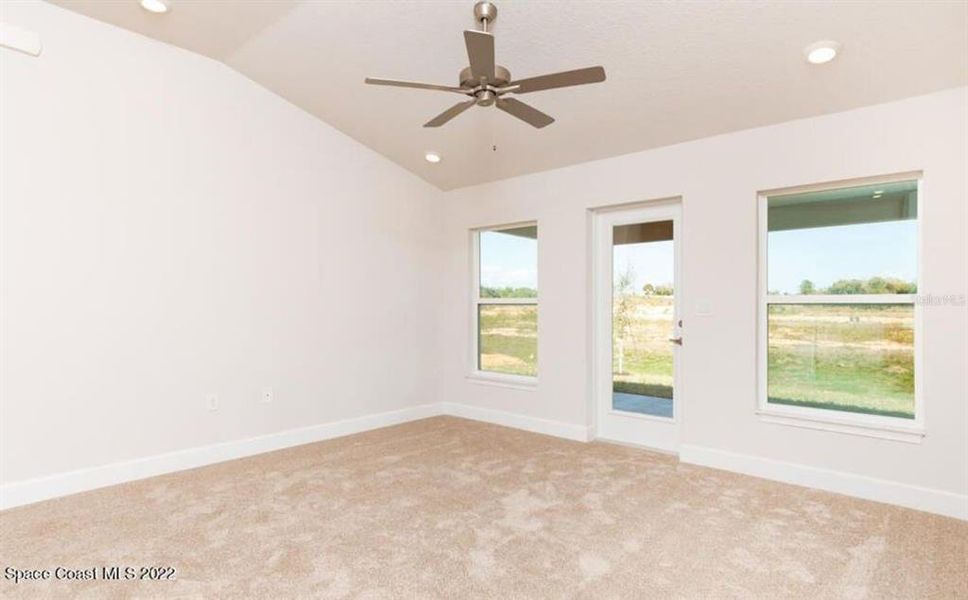 Spacious, unfurnished interior of a new home in , Ocala (Image 13).