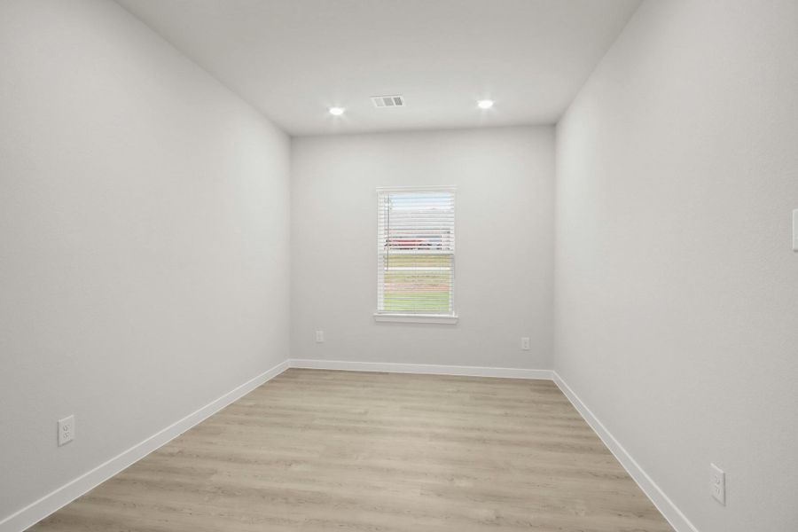 Spacious, unfurnished interior of a new home in Oakwood Ranch, Willis (Image 11).