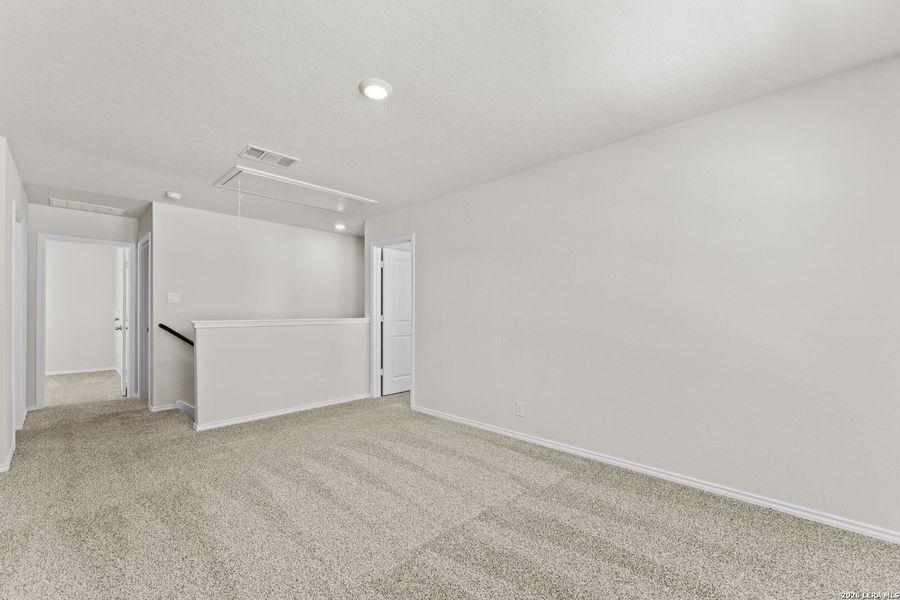 Spacious, unfurnished interior of a new home in Hunters Ranch, San Antonio (Image 15).