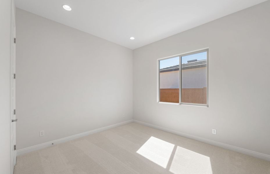 Spacious, unfurnished interior of a new home in Artisan at Asante, Surprise (Image 25).