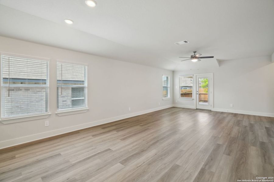 Spacious, unfurnished interior of a new home in Thomas Pond, San Antonio (Image 29). Spacious, unfurnished interior of a new home in Thomas Pond, San Antonio (Image 29).