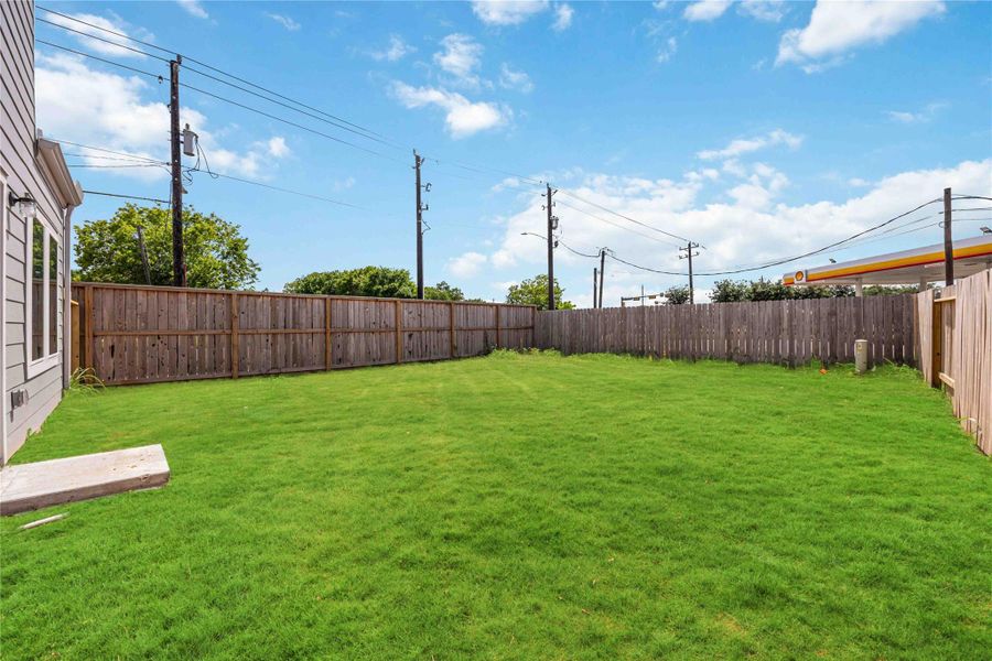Exterior details and patio area of a home in City Gate, Houston (Image 22).