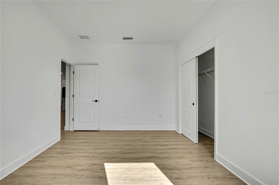 Spacious, unfurnished interior of a new home in , Weeki Wachee (Image 35).