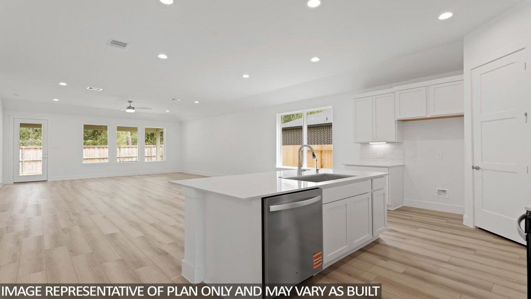 Furnished interior view inside a new home in Silverthorne, Conroe (Image 11). Furnished interior view inside a new home in Silverthorne, Conroe (Image 11).