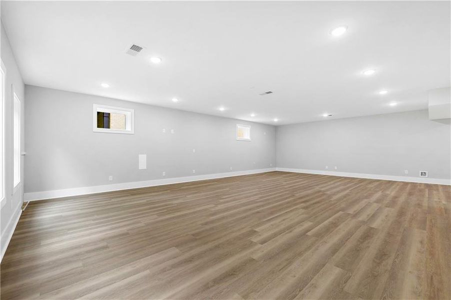 Spacious, unfurnished interior of a new home in , Brookhaven (Image 21).