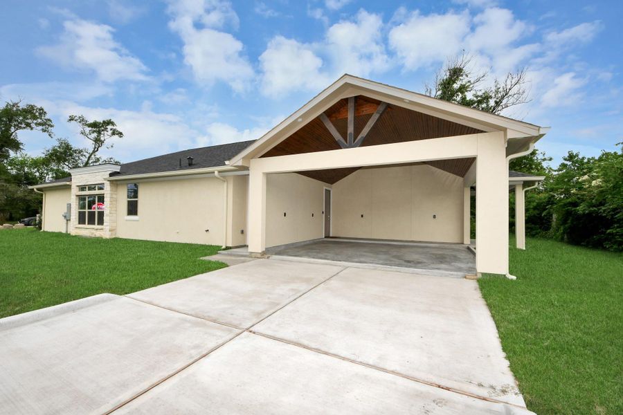 Spacious & Beautiful Carport Spacious & Beautiful Carport