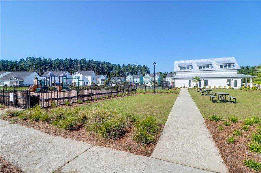 Community amenities in , Ravenel (Image 34).