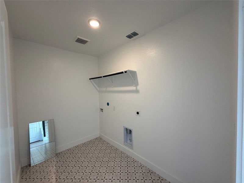 Spacious, unfurnished interior of a new home in Austin Point, Richmond (Image 14).