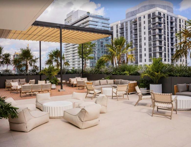 Condo located in Miami, FL showcasing its design and architecture (Image 13).
