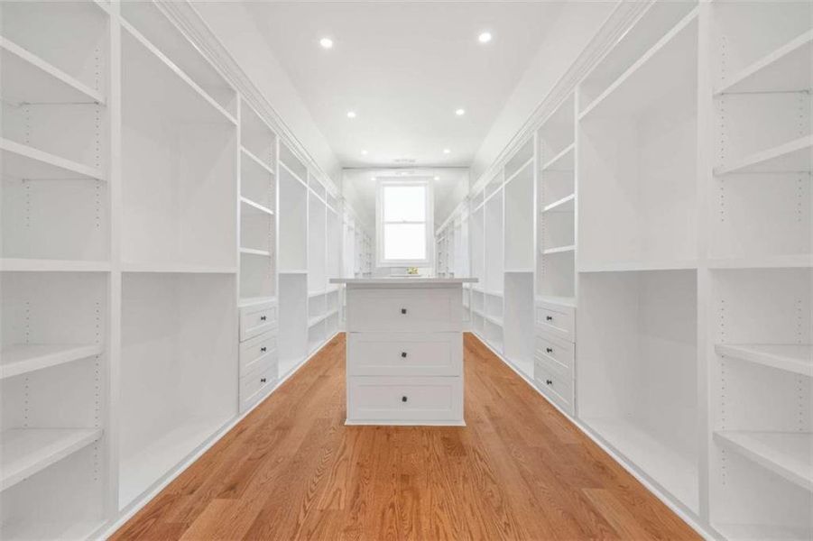 Spacious, unfurnished interior of a new home in , Lawrenceville (Image 39).