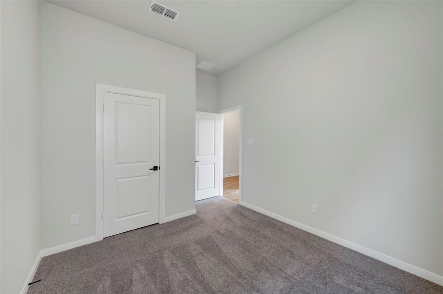 Spacious, unfurnished interior of a new home in Beacon Point at Lago Mar 50’ Homesites, Texas City (Image 15).