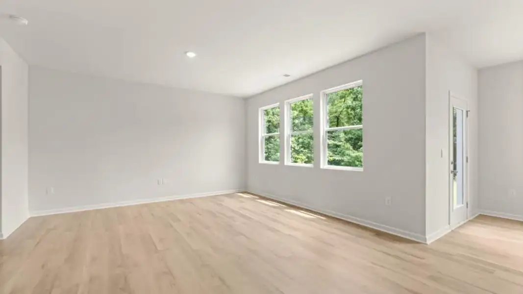 Spacious, unfurnished interior of a new home in Oakleigh Glen, Dallas (Image 21).