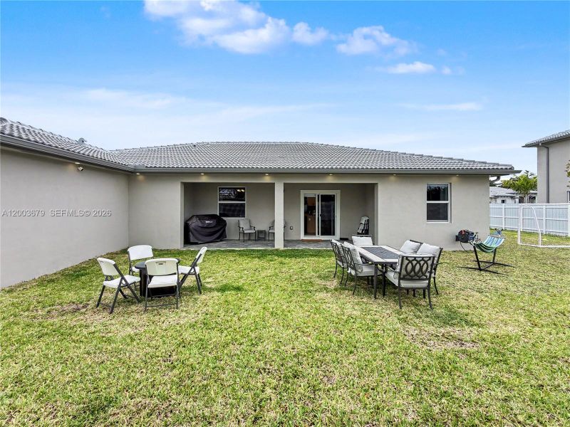 Exterior details and patio area of a home in , Miami (Image 25).