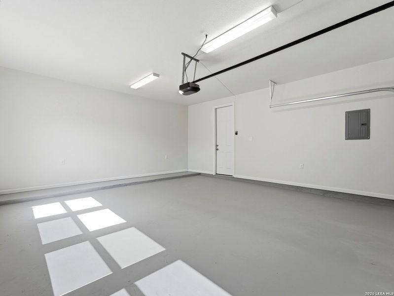 Spacious, unfurnished interior of a new home in , San Antonio (Image 9).