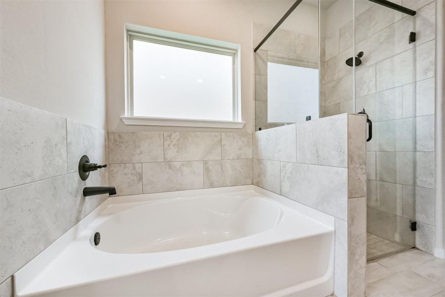 Owner's suite with soaking tub and walk-in shower. Owner's suite with soaking tub and walk-in shower.